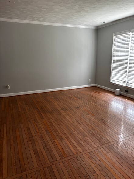 Building Photo - 3613 Elkton Dr