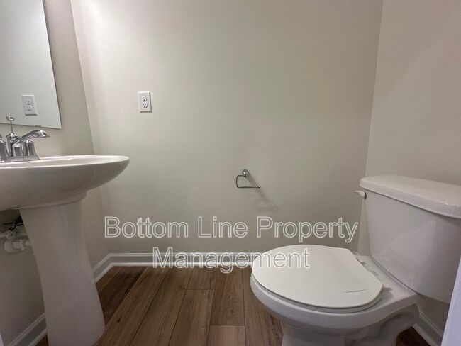 Building Photo - 5278 Maynard Hl Dr