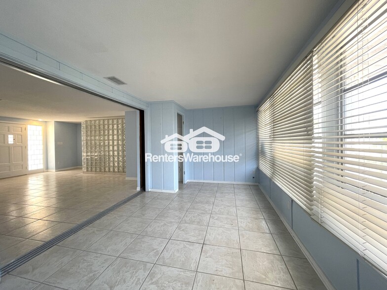 Building Photo - 561 Tarawitt Dr