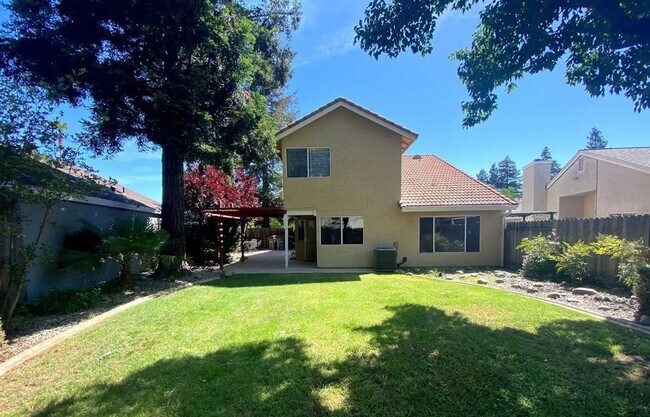 Building Photo - Freshly Painted 3 Bedroom + Loft in Desirable Elk Grove Neighborhood