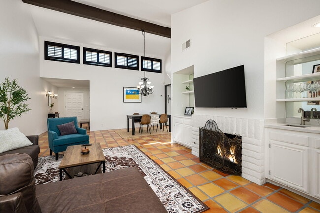 Building Photo - 280 Tolosa Cir