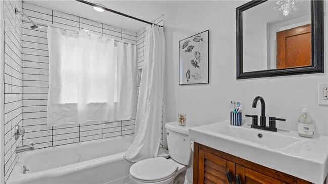 Building Photo - 56 Ruggles Ave