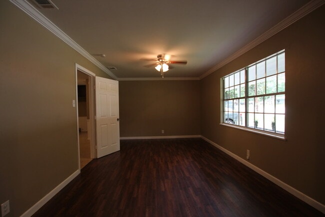 Building Photo - Tour Today! Charming 3 Bedroom, 2 Bathroom Home in Tyler!