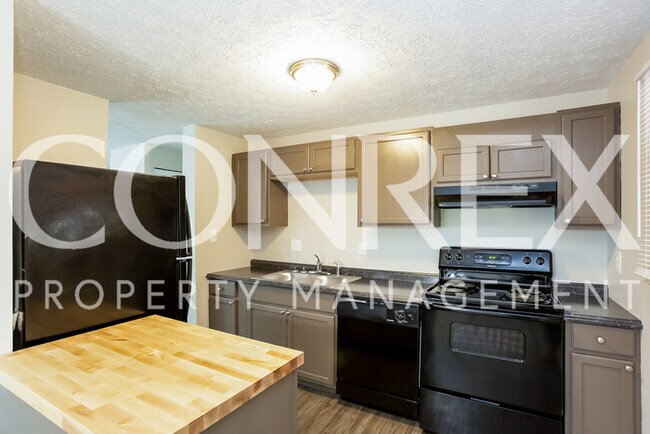 Building Photo - Lovely Tri-Level Home