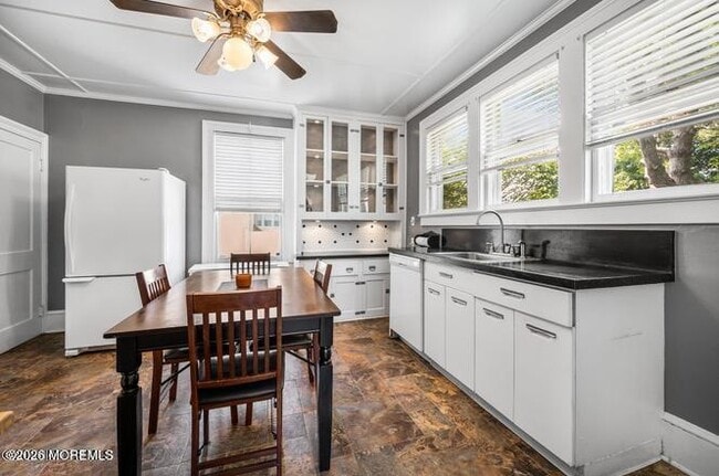 Building Photo - 615 Overton Pl