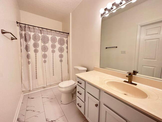 Building Photo - Beaver Creek 3 Bedroom/2 Bathroom Condo wi...