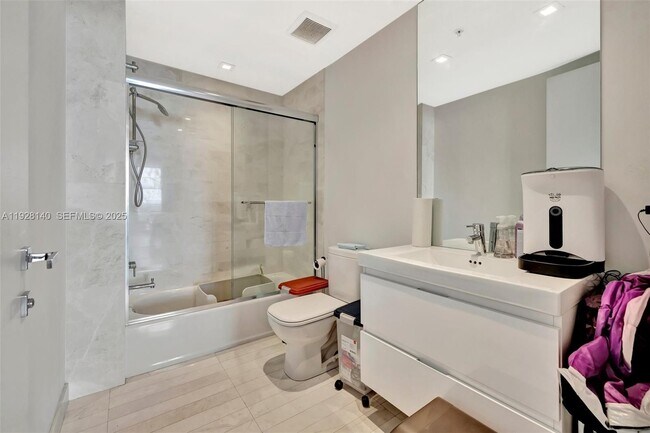 Building Photo - 17111 Biscayne Blvd