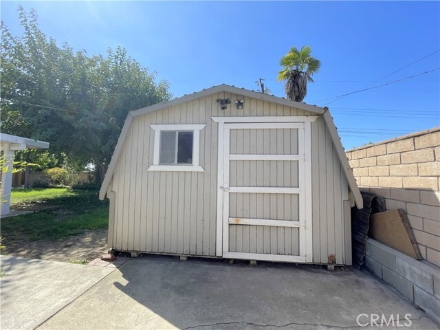 Building Photo - 1338 E Cypress Ave