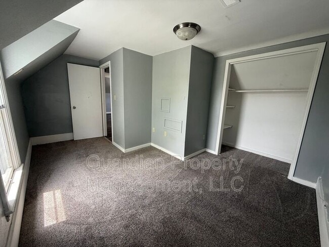 Building Photo - 409.5 E 3rd St