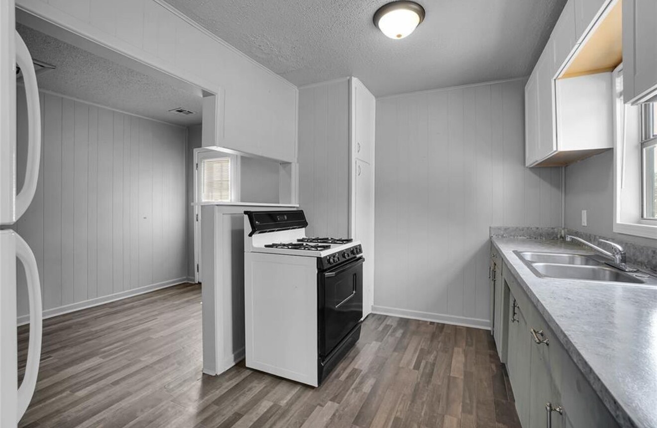 Building Photo - 1117 E Cherry St