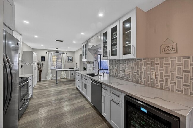 Building Photo - 371 SE 3rd St