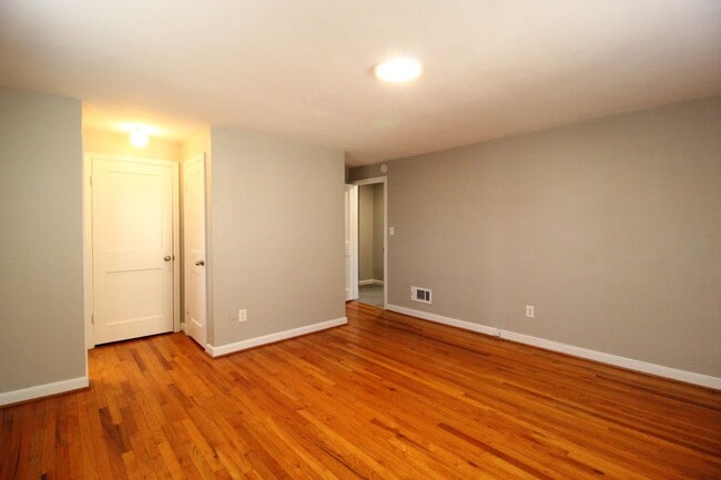 Building Photo - February FREE On This 2 Bedroom 2 Bath Duplex In The Waldo Area