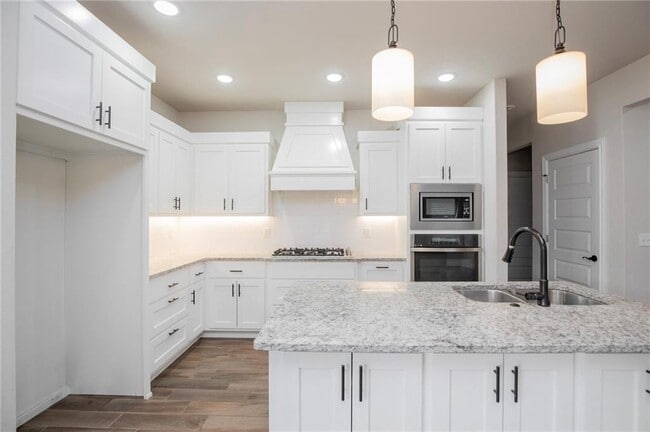 Building Photo - 337 Ryder St