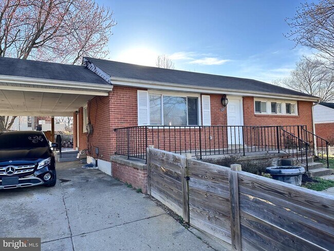 Building Photo - 6406 Wilcox Ct