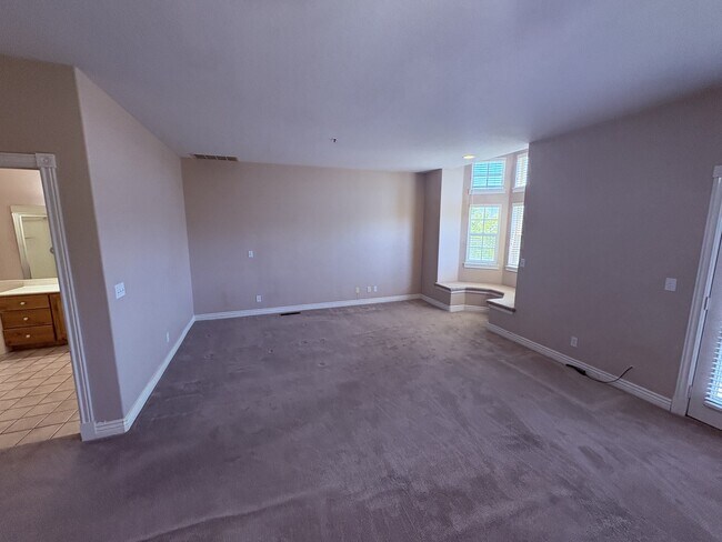 Building Photo - 350 N Fairway Dr