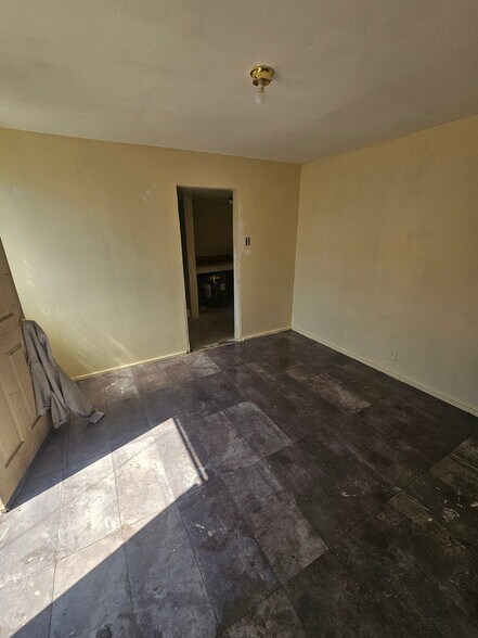 Building Photo - 9726 Zamora Ave