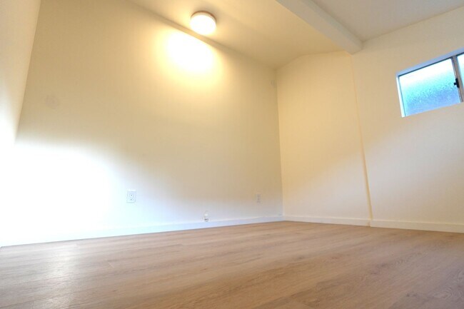 Building Photo - 616 W De La Guerra St