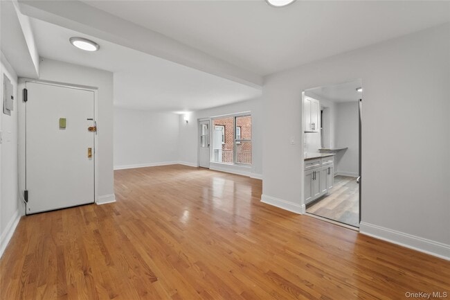 Building Photo - 730 Pelham Rd