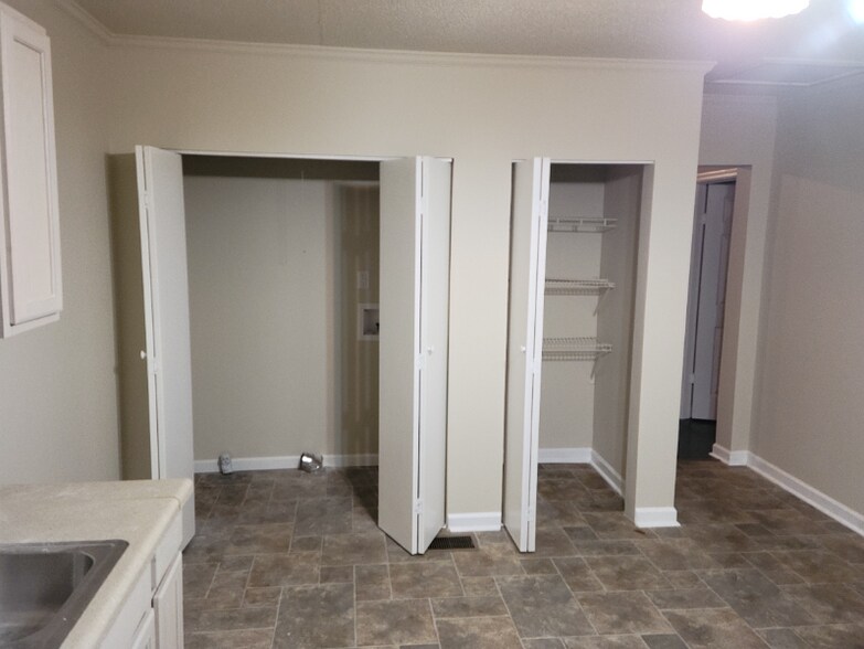 Building Photo - 408 Valley St