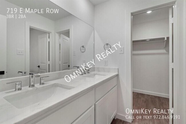 Building Photo - 719 Maple Row