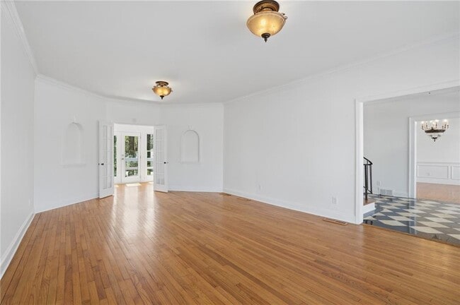 Building Photo - 1190 W Paces Ferry Rd NW