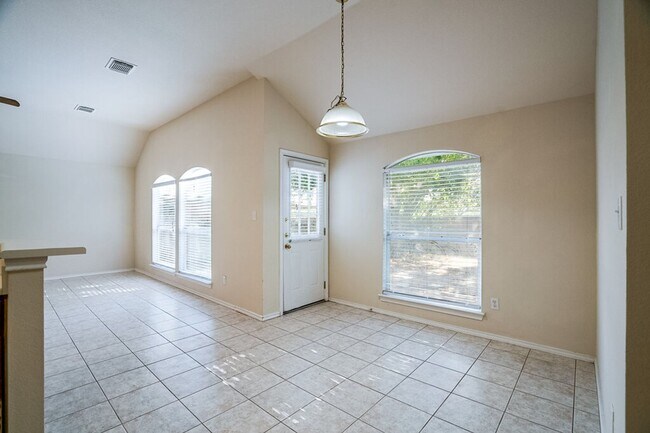 Building Photo - 4439 Hunters Lodge Dr