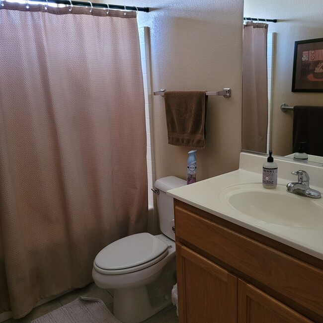 Building Photo - Furnished One Bedroom