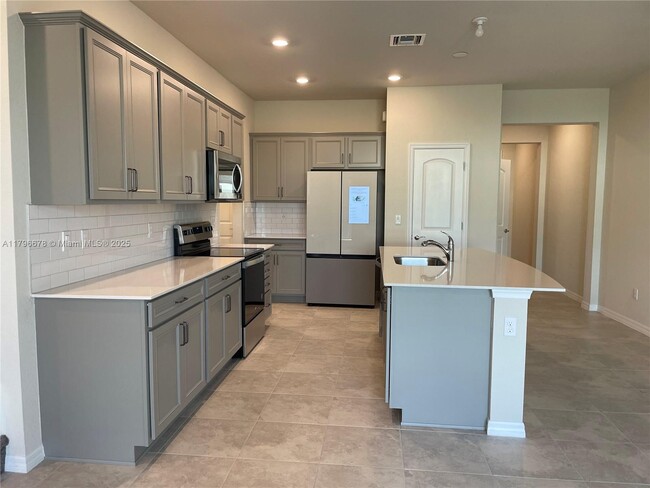 Building Photo - 2151 Appleton Cir S