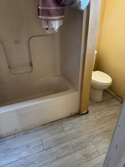 Building Photo - 2508 Gurnee Ave