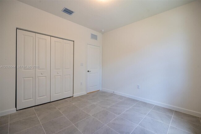 Building Photo - 2988 SE 25th Ave