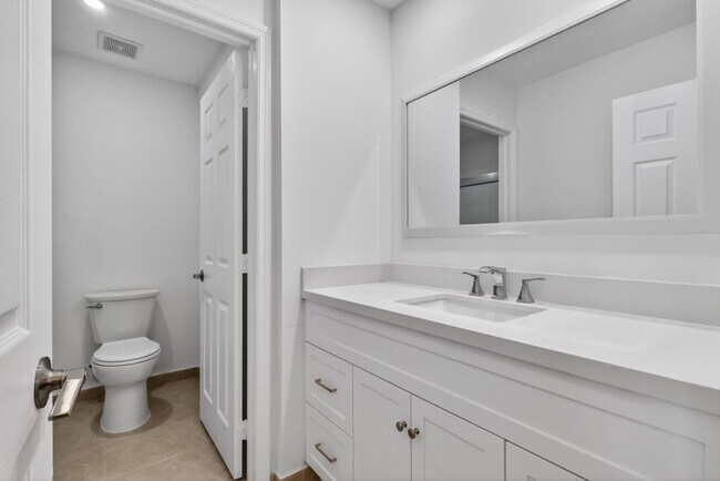 Building Photo - 16218 Sierra Palms Dr