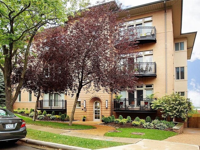 Building Photo - "Luxurious Living Awaits: Spacious 2-Bed, 3-Bath Apartment in Prime Clayton Location!"
