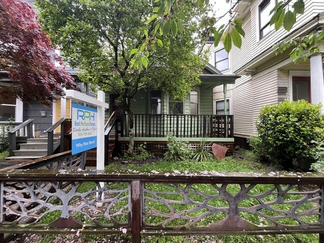 Building Photo - Large NW Portland Home Near Shops & Restaurants with Finished Basement & Bay Windows