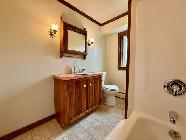 Building Photo - 2BD/1BA Townhome