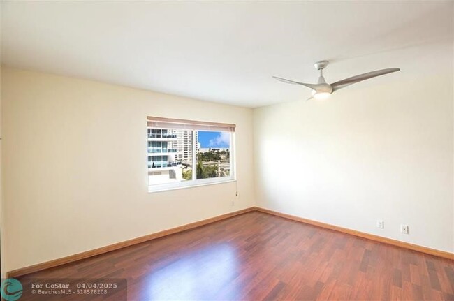 Building Photo - 720 Bayshore Dr