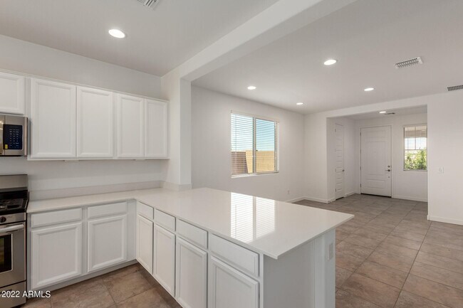 Building Photo - 9239 W Sells Dr