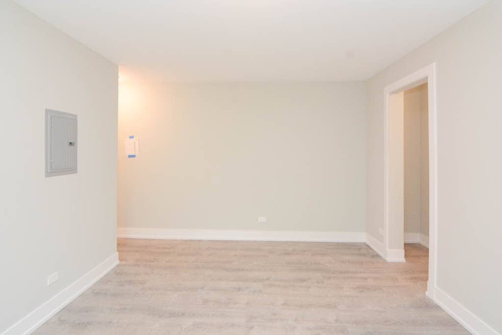 Building Photo - 447 W Surf St