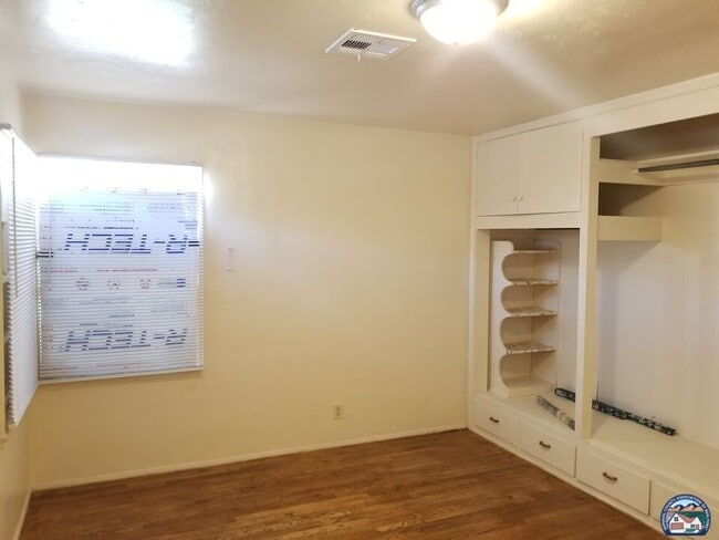 Building Photo - 285 W K St