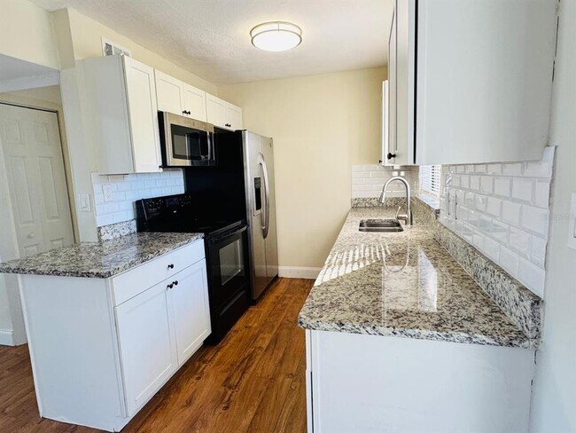 Building Photo - 7024 Moderna Way