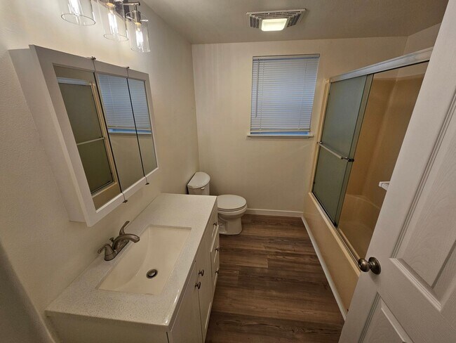 Building Photo - 1580fe