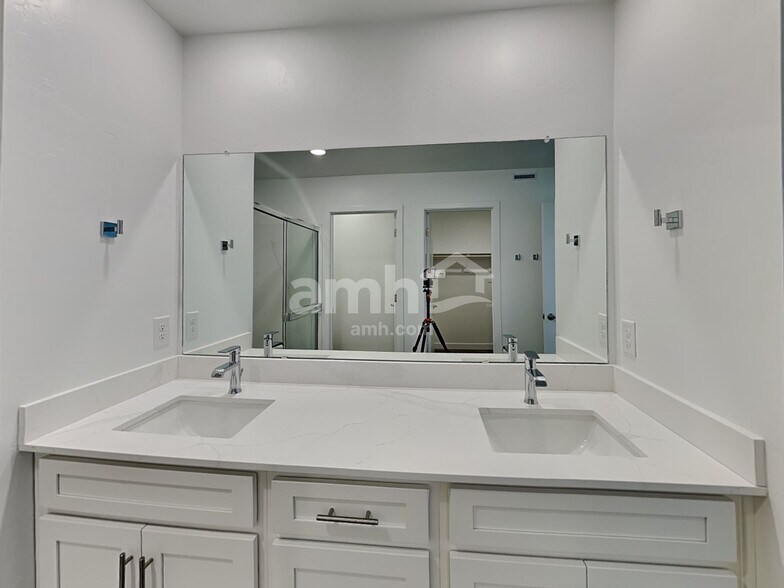 Building Photo - 7429 S Paseo Monte de Oro