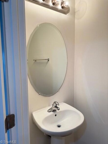 Building Photo - 302 Mourning Dove Terrace