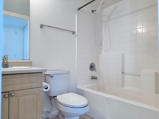 Building Photo - Private Upstairs Retreat in Desirable Gated Community