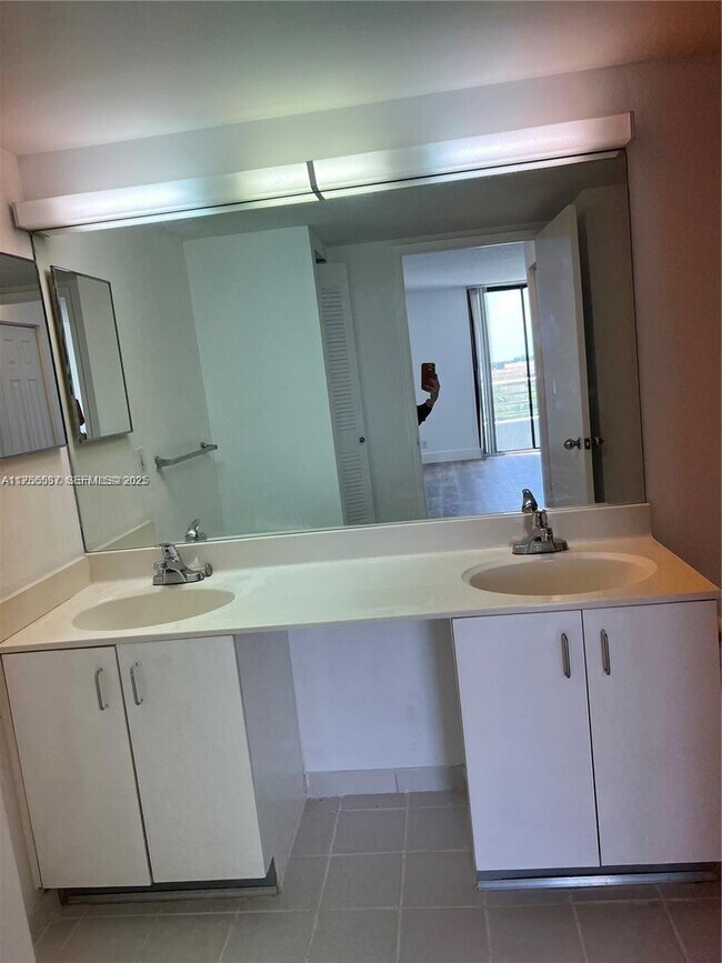 Building Photo - 3300 NE 192 St