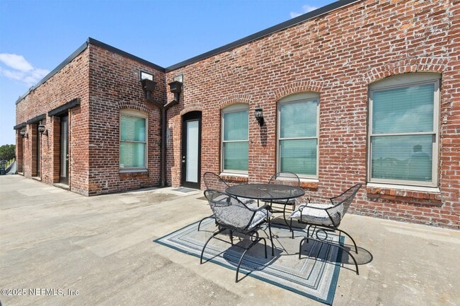 Building Photo - 105 N 2nd St