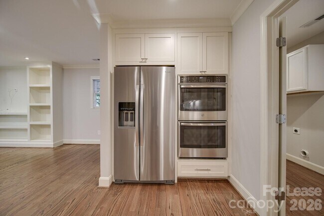 Building Photo - 6700 Castlegate Dr