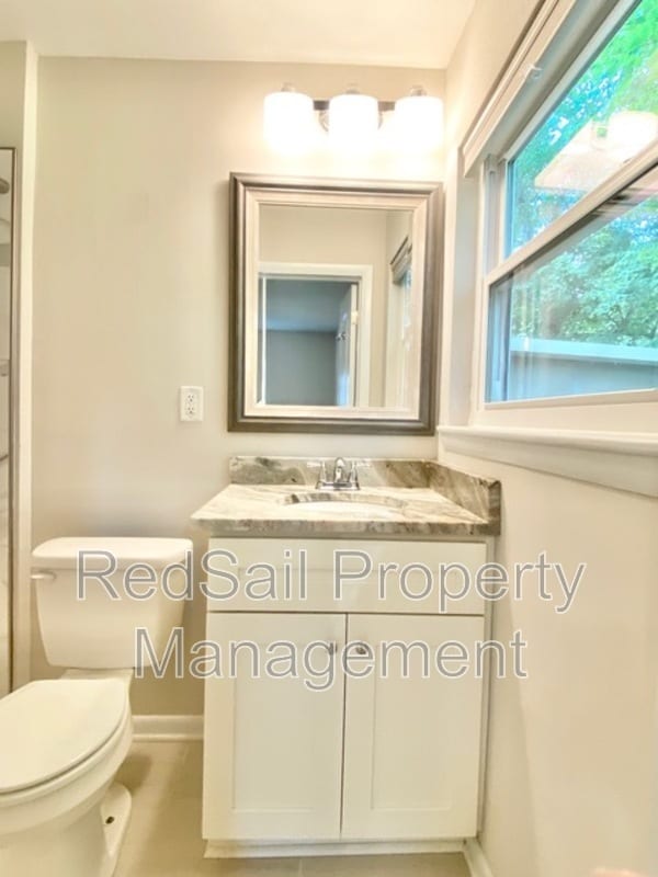 Building Photo - 504 Beech Dr