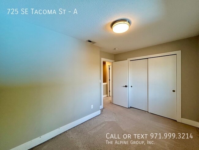 Building Photo - 725 SE Tacoma St