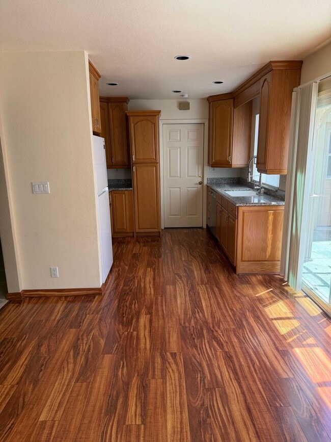 Building Photo - Santa Clara- Park Villas-Single story unit with community pool!