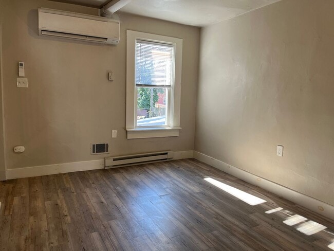 Building Photo - 3 Bedroom 1 Bath Home in Lancaster City - ...
